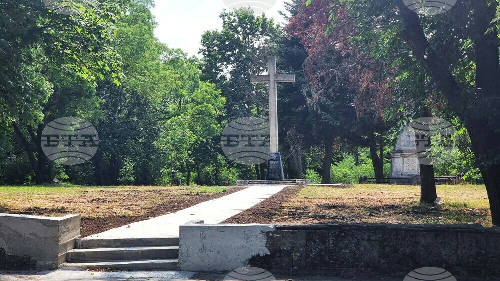 В Добрич изградиха нов подход към паметника на невинно загиналите след 9 септември 1944 година