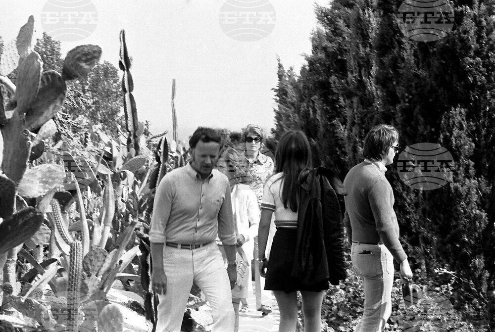 Разходка из Ботаническата градина в Балчик през 1974 година