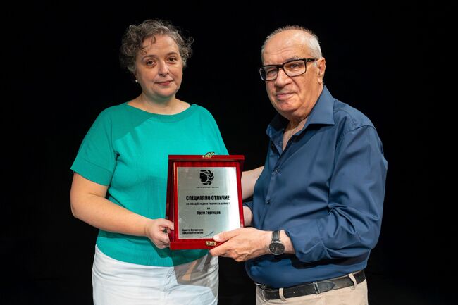 Съюзът на артистите в България отличи русенския драматург Крум Гергицов по повод на 50 години творческа дейност