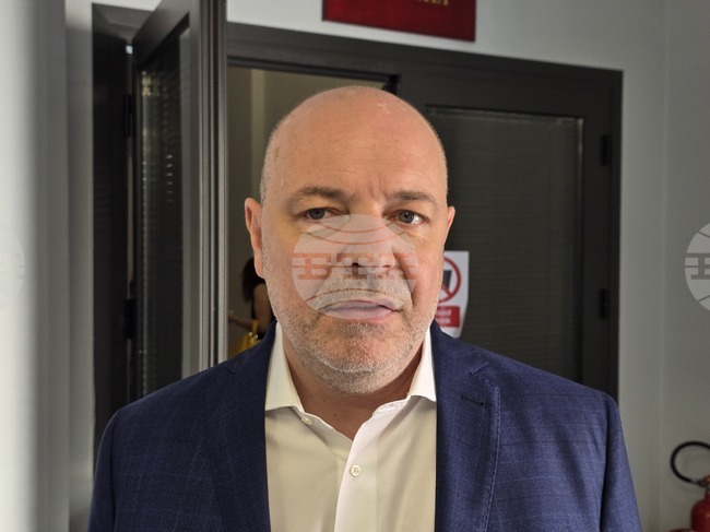 Трябва да се направят допълнителни регулации за използването на електрически тротинетки, каза в Плевен чл.-кор. проф. д-р Николай Габровски