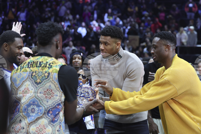 Милуоки Бъкс ще подпише договор с трети от братята Адетокунбо