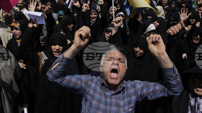 Иран блокира достъпа до интернет, докато протестиращи запалиха пожари по време на разрастващите се безредици в страната