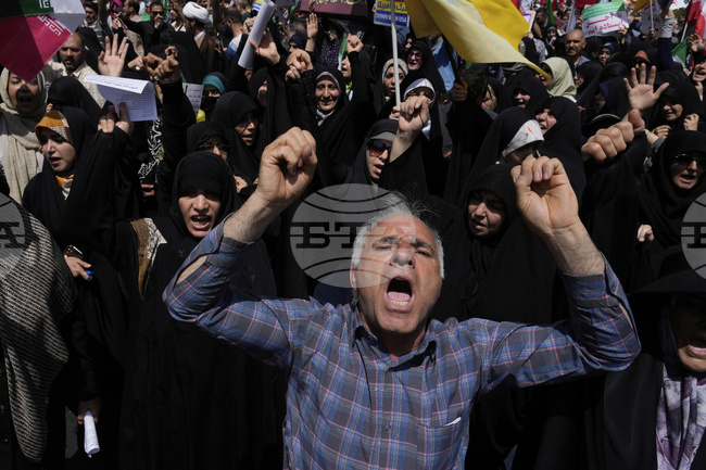 Иран блокира достъпа до интернет, докато протестиращи запалиха пожари по време на разрастващите се безредици в страната