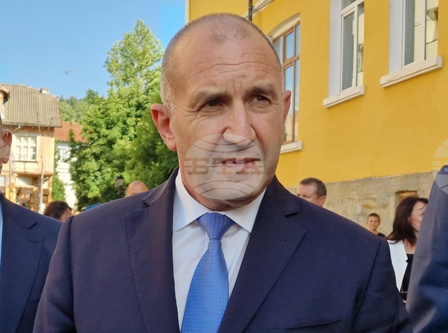 Заради войната в Близкия изток при необходимост може отново да се свика Консултативният съвет за национална сигурност, каза Румен Радев