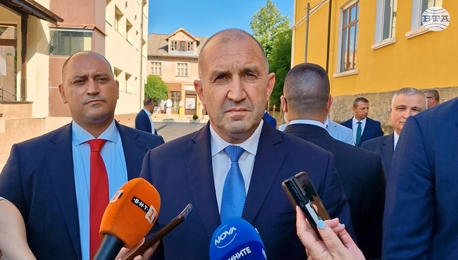 Заради войната в Близкия изток при необходимост може отново да се свика Консултативният съвет за национална сигурност, каза Румен Радев