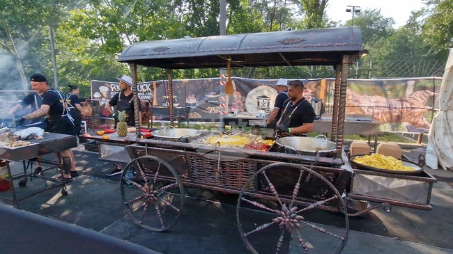 Europe's Largest Barbecue Festival Opens in Bucharest