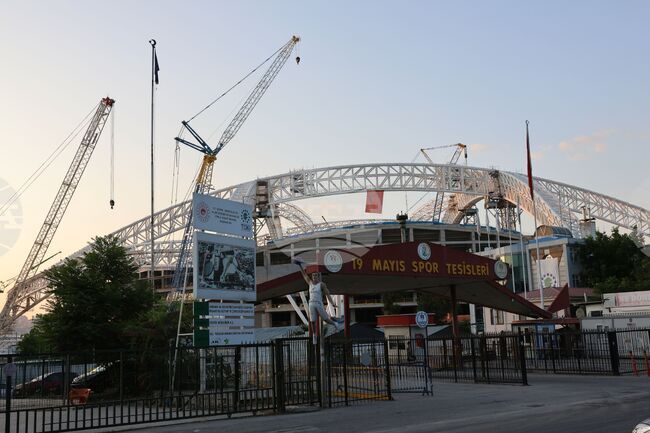 Строителството на новия стадион в Анкара - третият в света с най-дълъг стоманен покрив, напредва