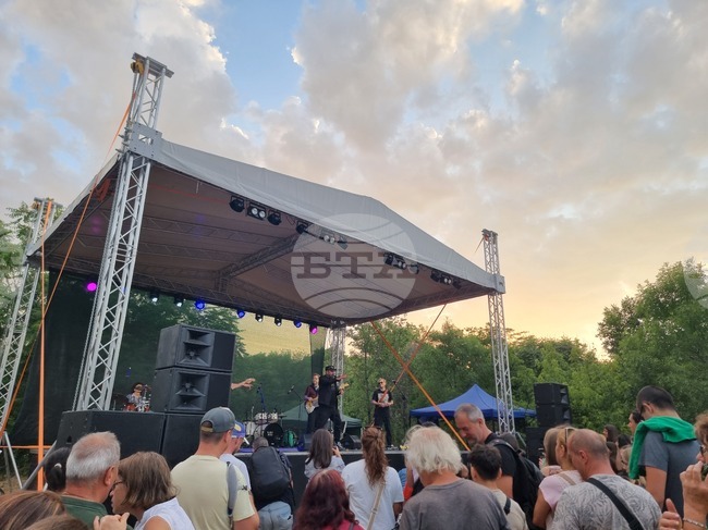 Стефан Вълдобрев и "Обичайните заподозрени" зарадваха старозагорци при откриването на Третият еко-арт фестивал "На зелено" 