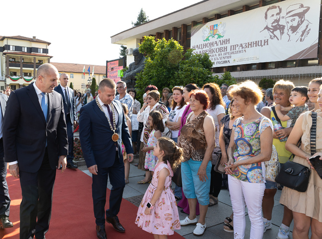 Румен Радев: Петко и Пенчо Славейкови ни завещаха де се равняваме с най-високите постижения на европейската култура