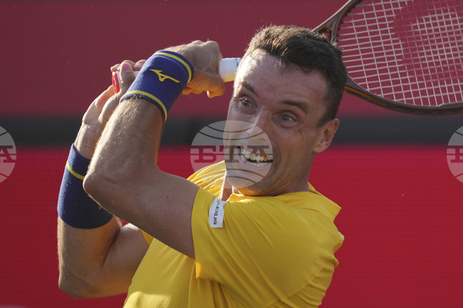 Бившият шампион Роберто Баутиста Агут отпадна в третия кръг на турнира по тенис в Уинстън-Сейлъм