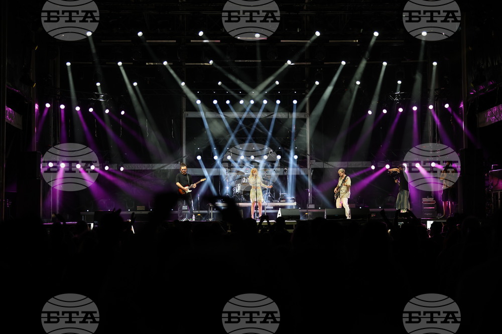 Италианската певица Ин-Грид изненада публиката с изпълнение на „Катерино моме“ в първия ден на музикалния фестивал „Франкофоли 2025“