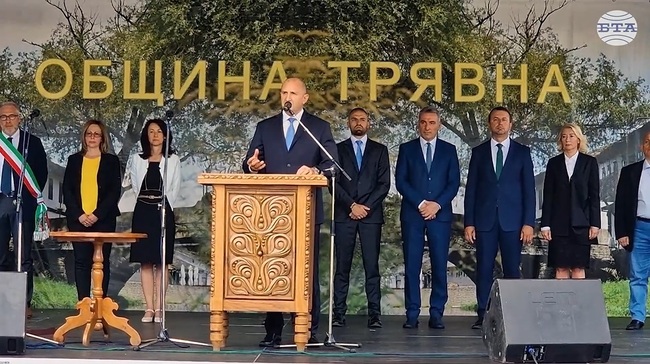 Духът на Славейкови и тяхното дело са силно вкоренени в нашата същност и в днешния ден, каза президентът Румен Радев в Трявна