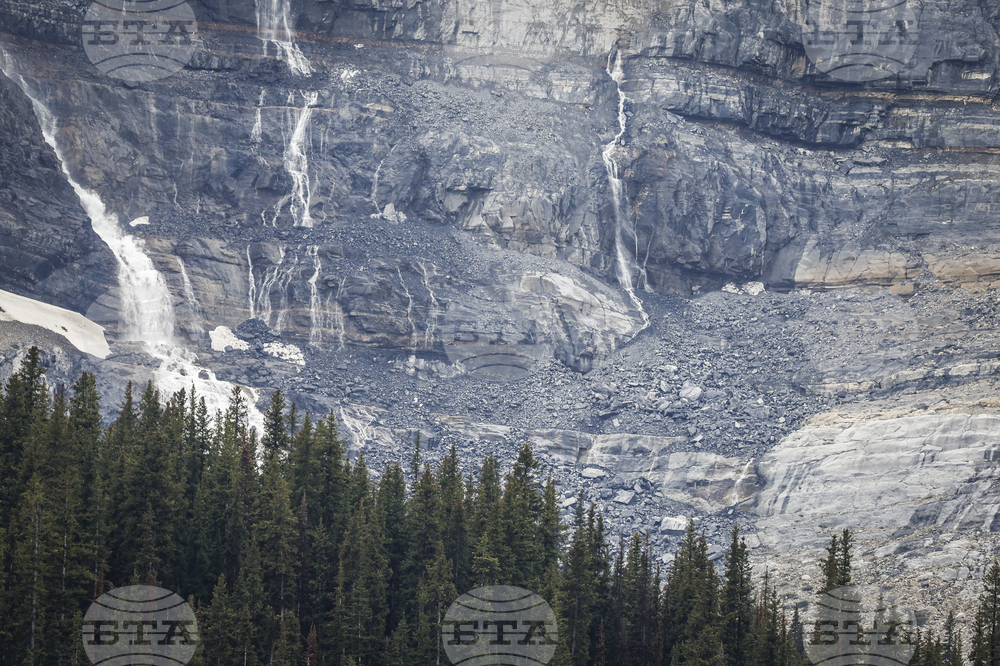 Canada-Rock-Slide