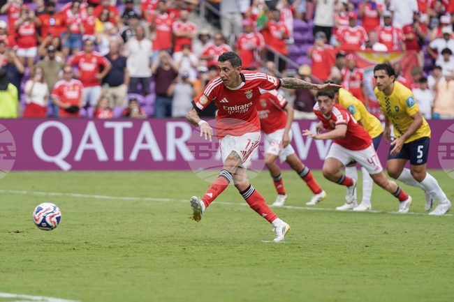 Бенфика вкара шест гола на Оукланд Сити на Световното клубно първенство