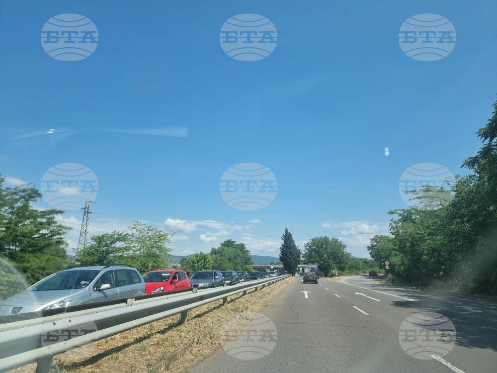 Затруднено е движението на главния път между Стара Загора и Димитровград в района на Летище Стара Загора