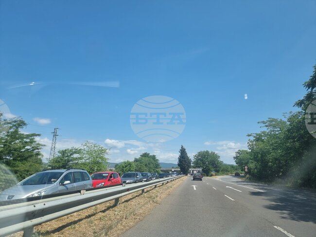 Затруднено е движението на главния път между Стара Загора и Димитровград в района на Летище Стара Загора
