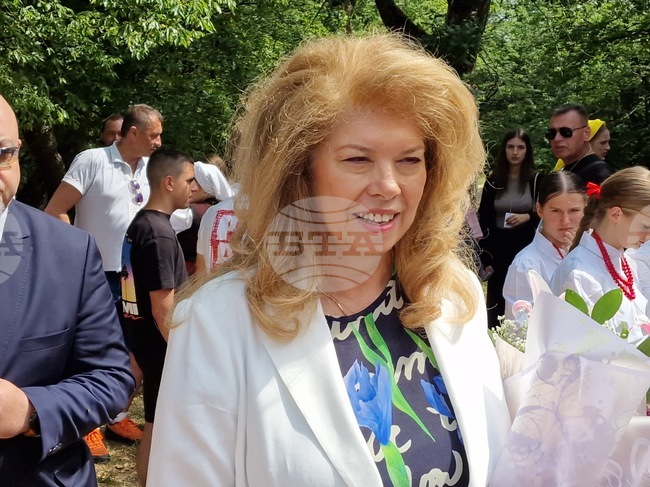 Euro's Introduction Determines the Fate of All Bulgarians, VP Iotova Says