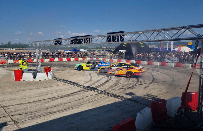 Над 40 професионални дрифтъри показват своите умения зад волана по време на XXIII Национален събор на БМВ край Стара Загора