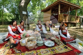 Село Генерал Инзово - Фестивал на носията и традициите