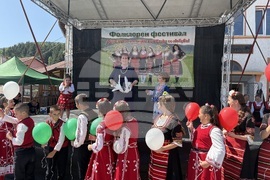 Село Доспей - фолклорен фестивал “Доспей пее и танцува, и на билки се любува”