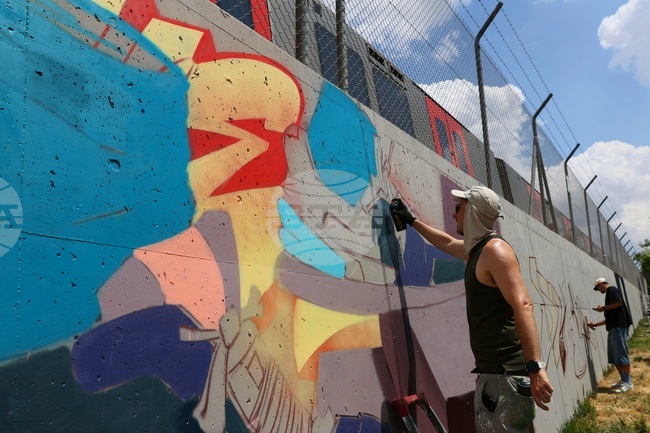 Фестивалът „Цветовете на живота“ озари улиците на Анкара