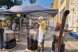 Троян - село Черни Осъм - празник „Чукан боб с коприва и хоро се извива“