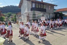 Троян - село Черни Осъм - празник „Чукан боб с коприва и хоро се извива“