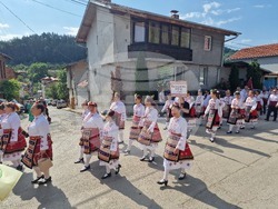 Троян - село Черни Осъм - празник „Чукан боб с коприва и хоро се извива“