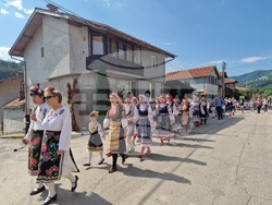 Троян - село Черни Осъм - празник „Чукан боб с коприва и хоро се извива“