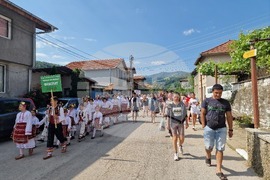 Троян - село Черни Осъм - празник „Чукан боб с коприва и хоро се извива“