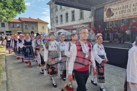 Троян - село Черни Осъм - празник „Чукан боб с коприва и хоро се извива“