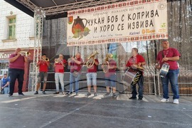 Троян - село Черни Осъм - празник „Чукан боб с коприва и хоро се извива“