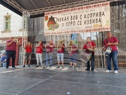 Троян - село Черни Осъм - празник „Чукан боб с коприва и хоро се извива“