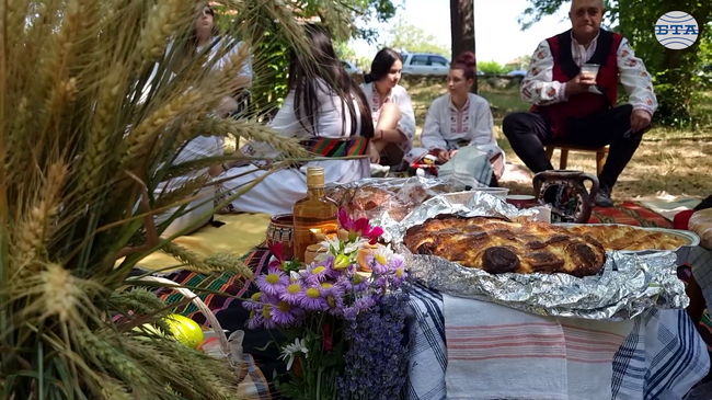 Фестивал на носията и традициите събра стотици почитатели на фолклора в Генерал Инзово