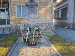 Община Кюстендил: В навечерието на 150-ата годишнина от гибелта на Апостола на свободата Васил Левски, кметът на Кюстендил Петър Паунов и председателят на Общински съвет Иван Андонов, посетиха българската общност в Босилеград