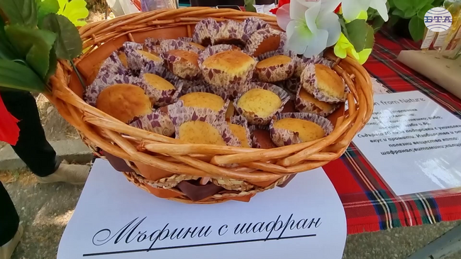 Производители представиха шафран, ръчен хляб и билкови продукти на Еньовденския събор в село Баня