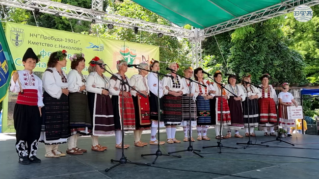 Повече от 1400 фолклорни изпълнители се събраха на "Сцена под липите" край Русе