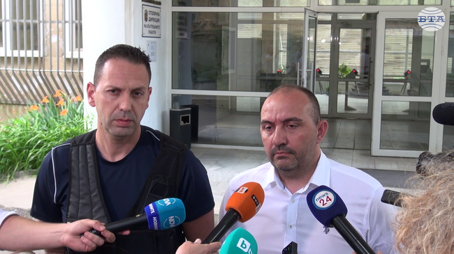 Двама мъже и една жена са задържани за преработка и продажба на безакцизен тютюн, съобщи комисар Дарин Костов от СДВР