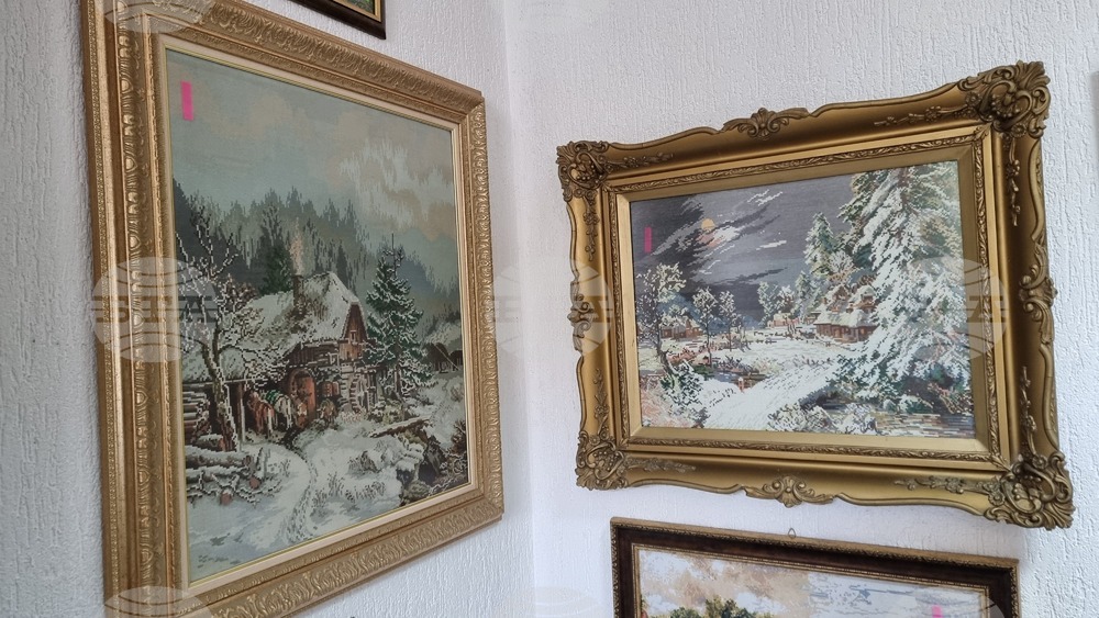 Благотворителна изложба на гоблени откриха в родопското село Момчиловци