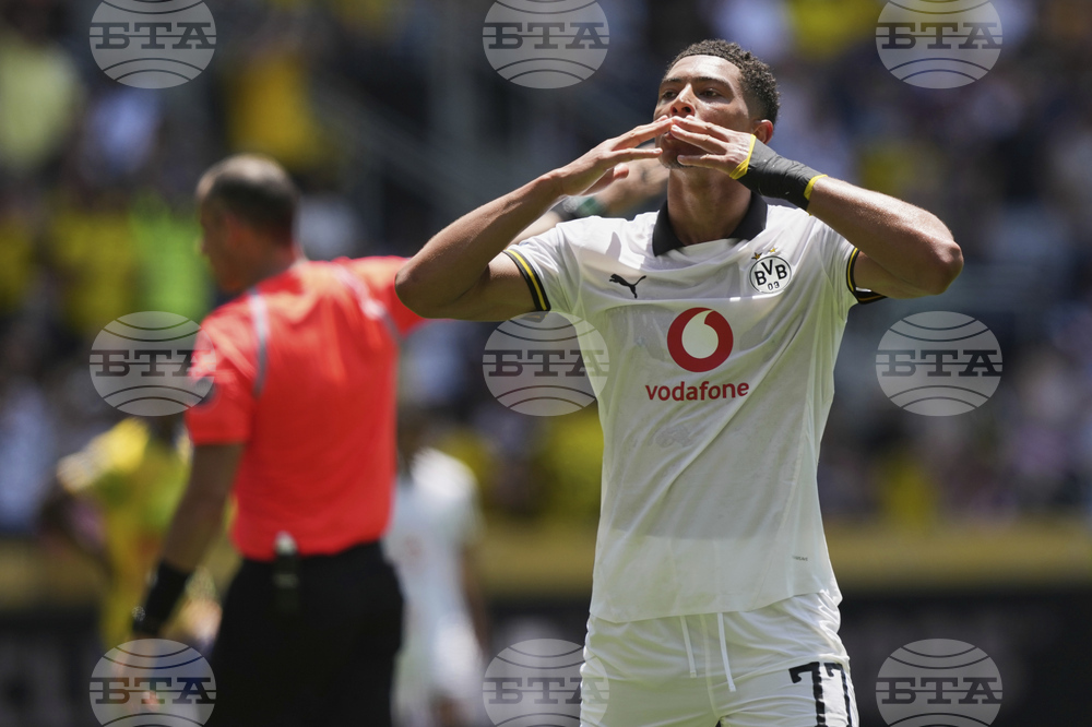 Джоб Белингам взе екипа с номер 7 в Борусия Дортмунд, който до момента носеше американецът Джовани Рейна