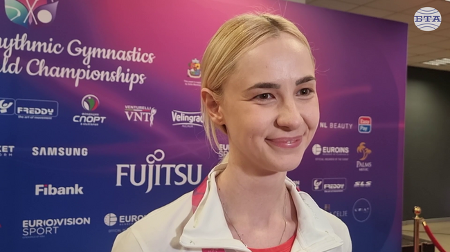 Старши треньорът на ансамбъла за девойки Кристина Илиева: "Много съм доволна от момичетата, успяха да издържат и да изиграят по-сложното за тях съчетание"