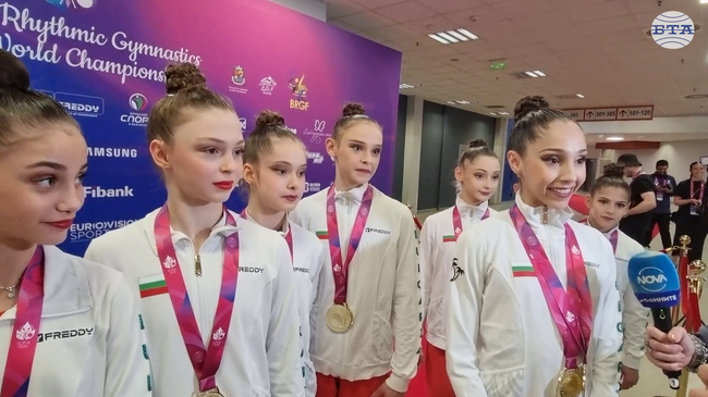 Световните шампионки от ансамбъла на България за девойки: "Много сме щастливи, че успяхме да се преборим и да спечелим златния медал"