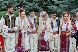 Румъния - Букурещ - „Музика и традиции“ - фестивал - народни носии