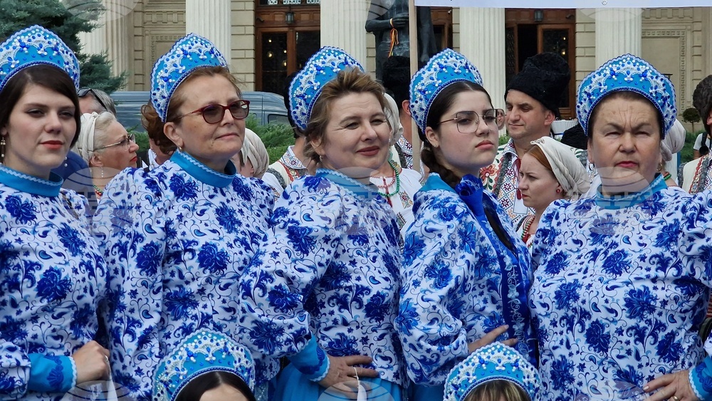 Румъния - Букурещ - „Музика и традиции“ - фестивал - народни носии