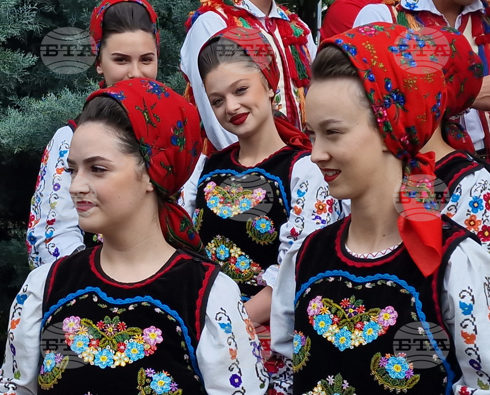 Румъния - Букурещ - „Музика и традиции“ - фестивал - народни носии