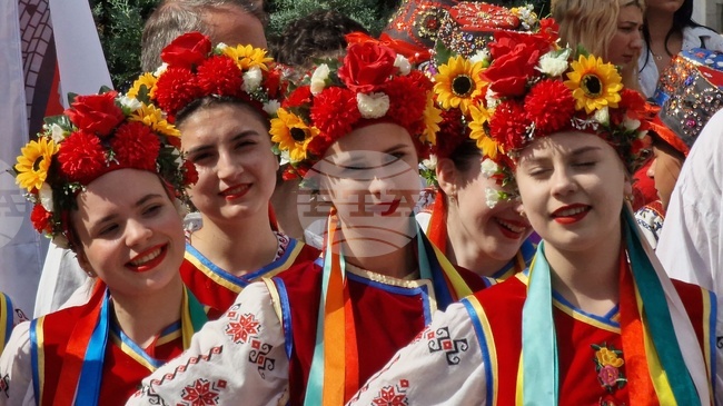 Най-големият парад на народни носии в Румъния се проведе в Букурещ