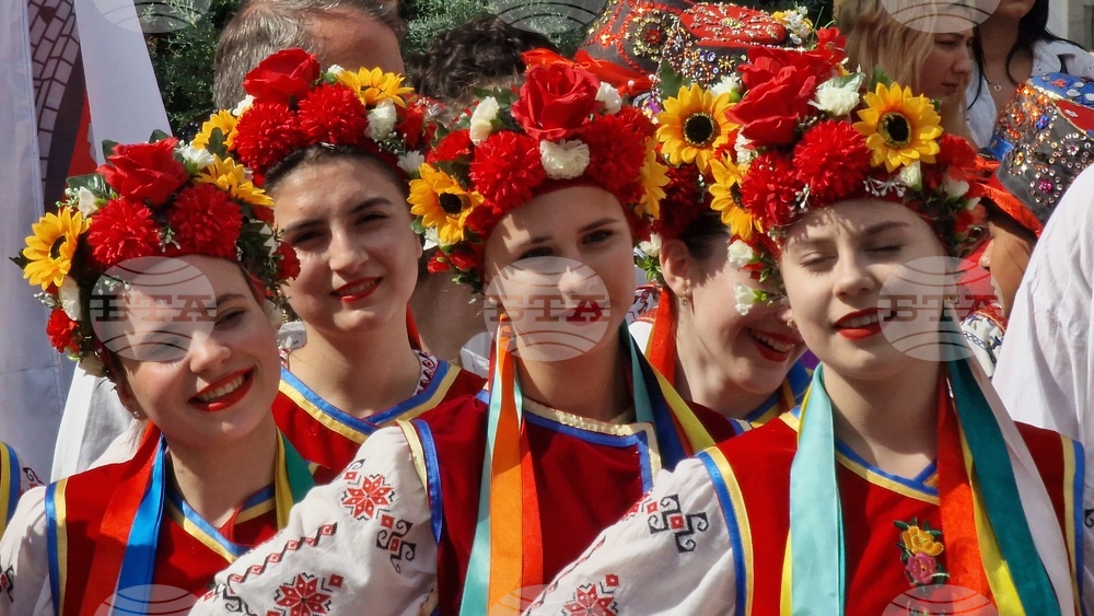 Румъния - Букурещ - „Музика и традиции“ - фестивал - народни носии