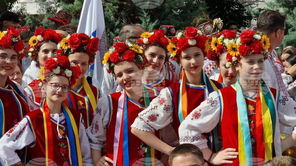 Румъния - Букурещ - „Музика и традиции“ - фестивал - народни носии