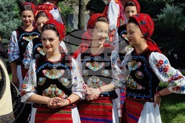 Румъния - Букурещ - „Музика и традиции“ - фестивал - народни носии