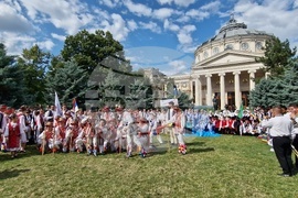 Румъния - Букурещ - „Музика и традиции“ - фестивал - народни носии